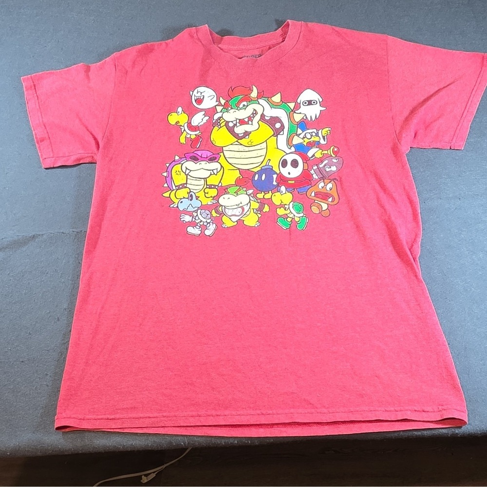 Nintendo Men's Super Mario Red Graphic Print Short Sleeve Crew Neck T-Shirt L